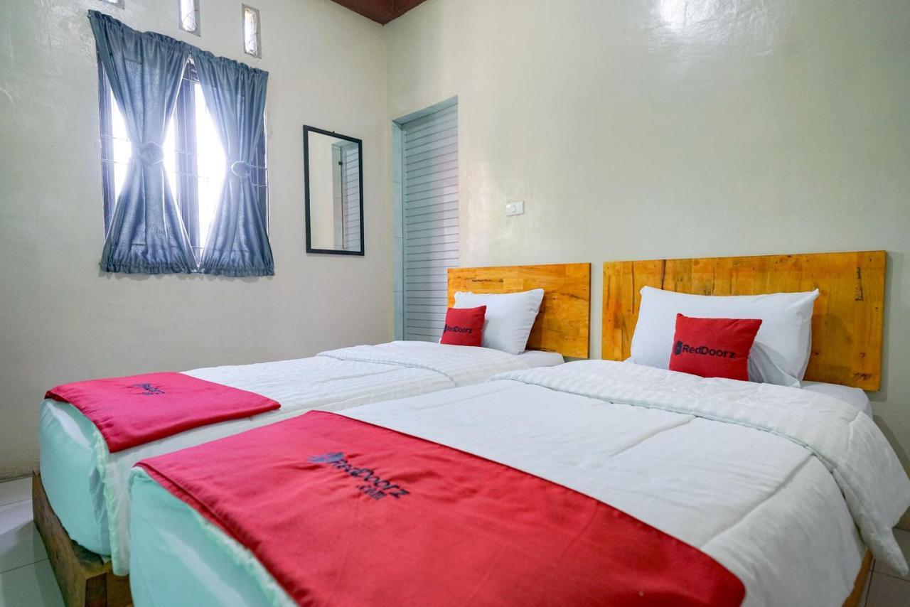 Reddoorz Syariah Near Bukit Teletubbies Padangsidempuan Hotel Exterior photo
